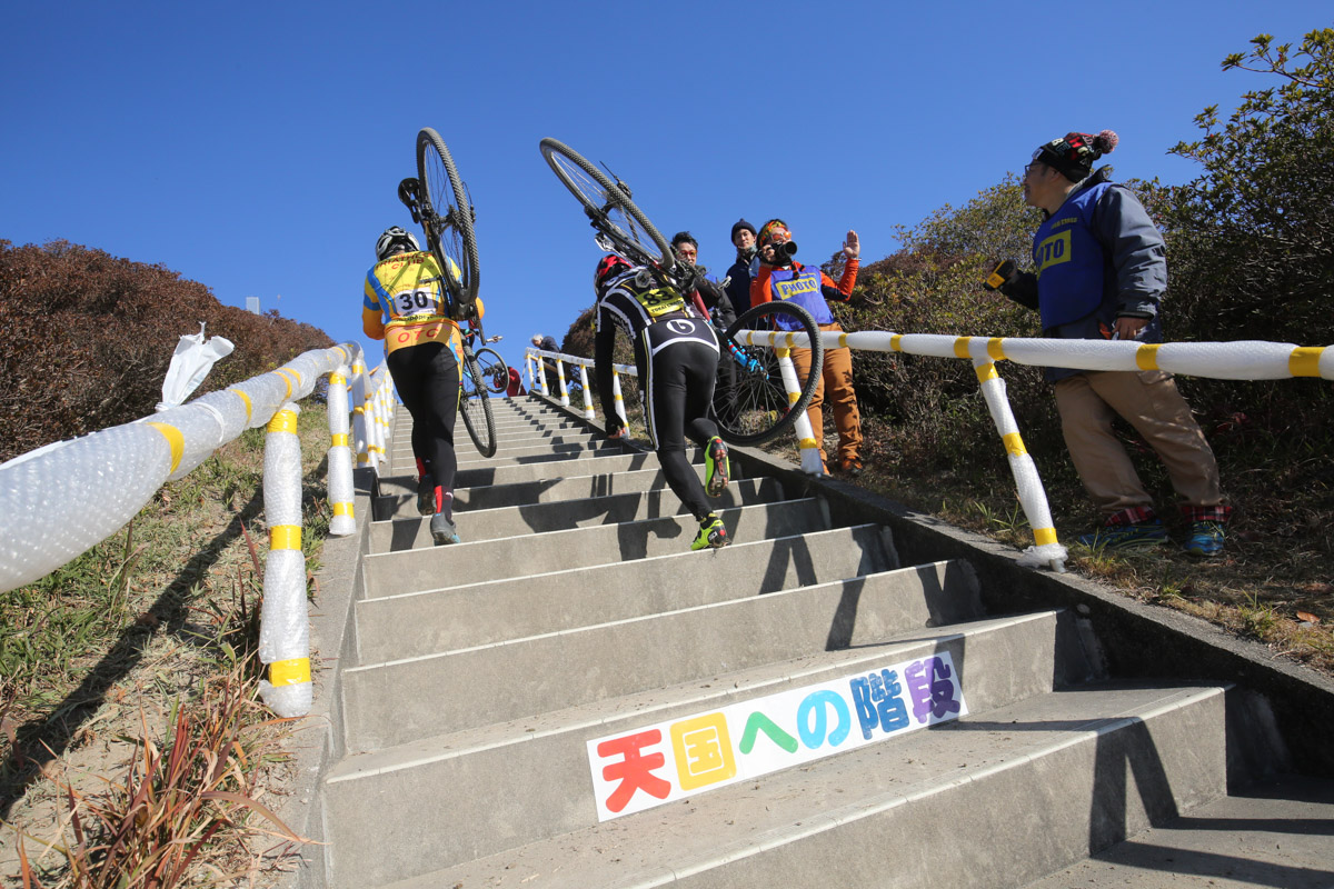 ゴルゴタの丘へ登る天国への階段