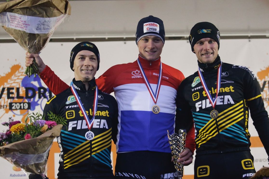 オランダ フィデア勢を抑えて勝利したマチュー・ファンデルポール(オランダ、コレンドン・サーカス)