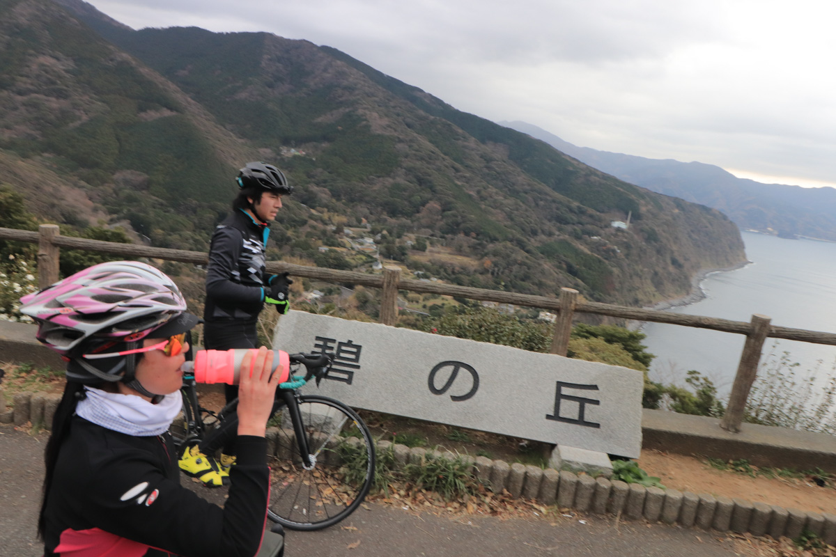 西伊豆の海岸線はこんなアップダウンが絶え間なく繰り返す