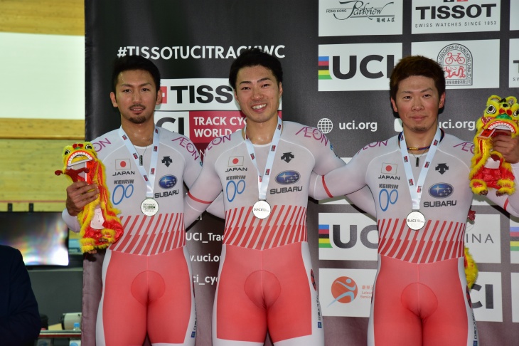 男子チームスプリント 銀メダルを獲得した雨谷一樹、新田祐大、深谷知広の3名