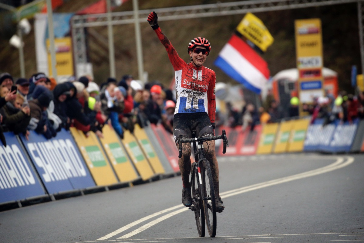 自国オランダ開催のワールドカップで勝利したルシンダ・ブランド(オランダ、サンウェブ)