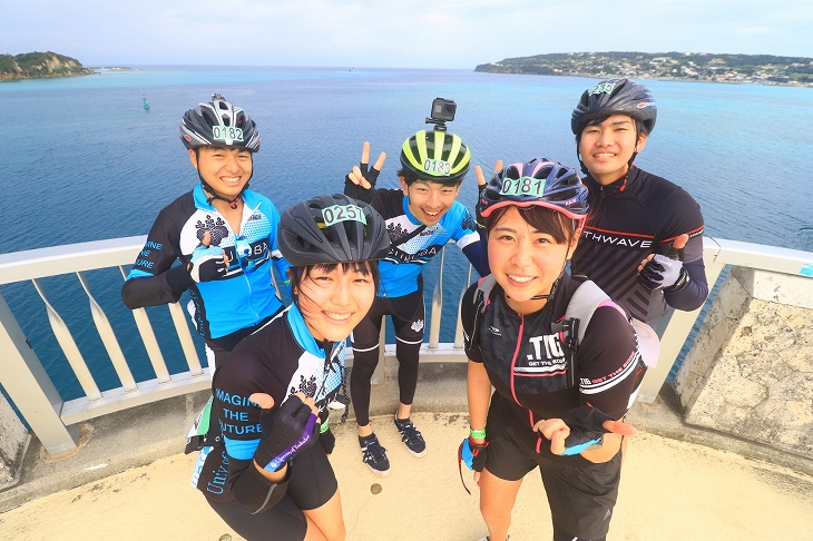 古宇利大橋の上から一枚 見渡す限りの青い海