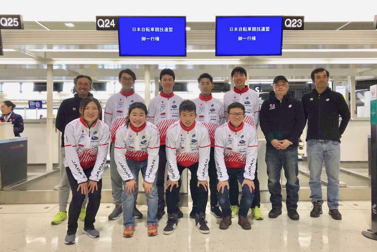 成田空港から出発する日本代表チーム