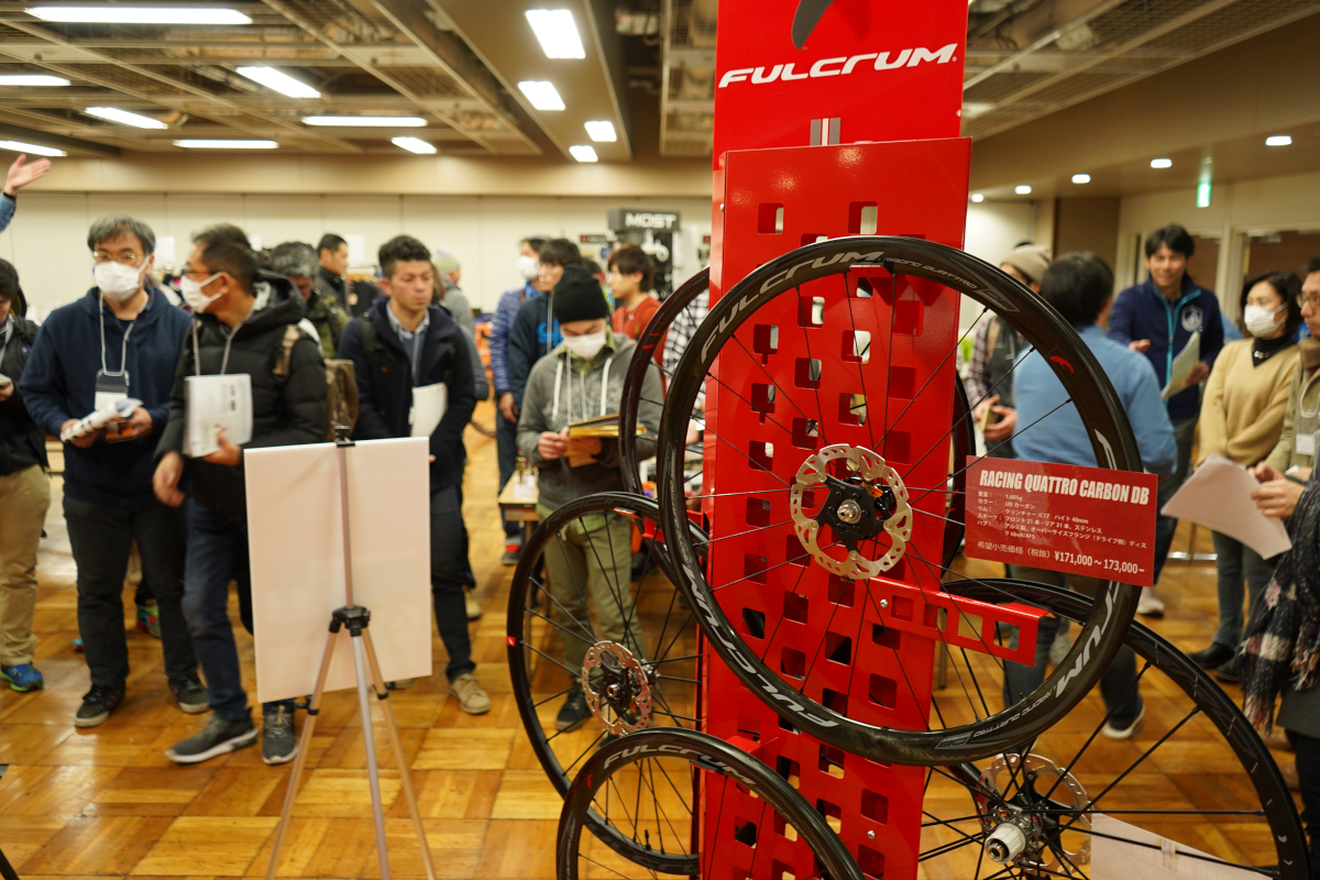 各ブランド一つ一つ丁寧に説明されたカワシマサイクルサプライ展示会