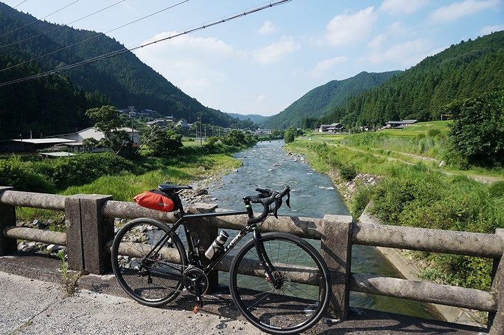 炎天下のサイクリング中に川の景色を見ると、河原に下りて水に浸かりたくなります(笑)