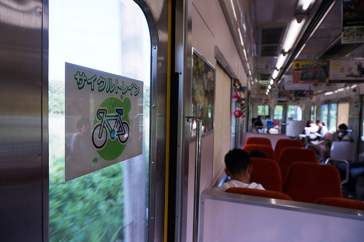 こちらの鉄道では自転車をそのまま車内の持ち込める