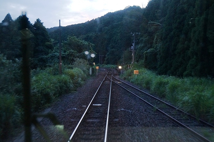 通行禁止のため自転車でたどり着くことは出来なかったので、代わりに列車の中から気になるスポットを確認！