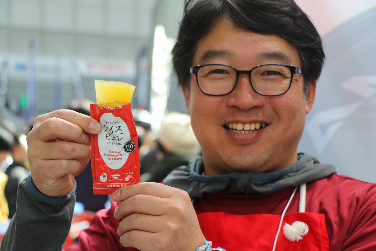 ミナト製薬のスポーツ補給食「ライスピュレ」はご飯とりんごとはちみつをミックス
