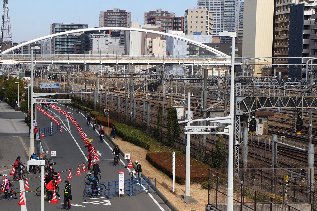 JR東日本の要である大宮駅に近く、高崎線、宇都宮線、京浜東北線、湘南新宿ラインが走る線路がすぐそばだ
