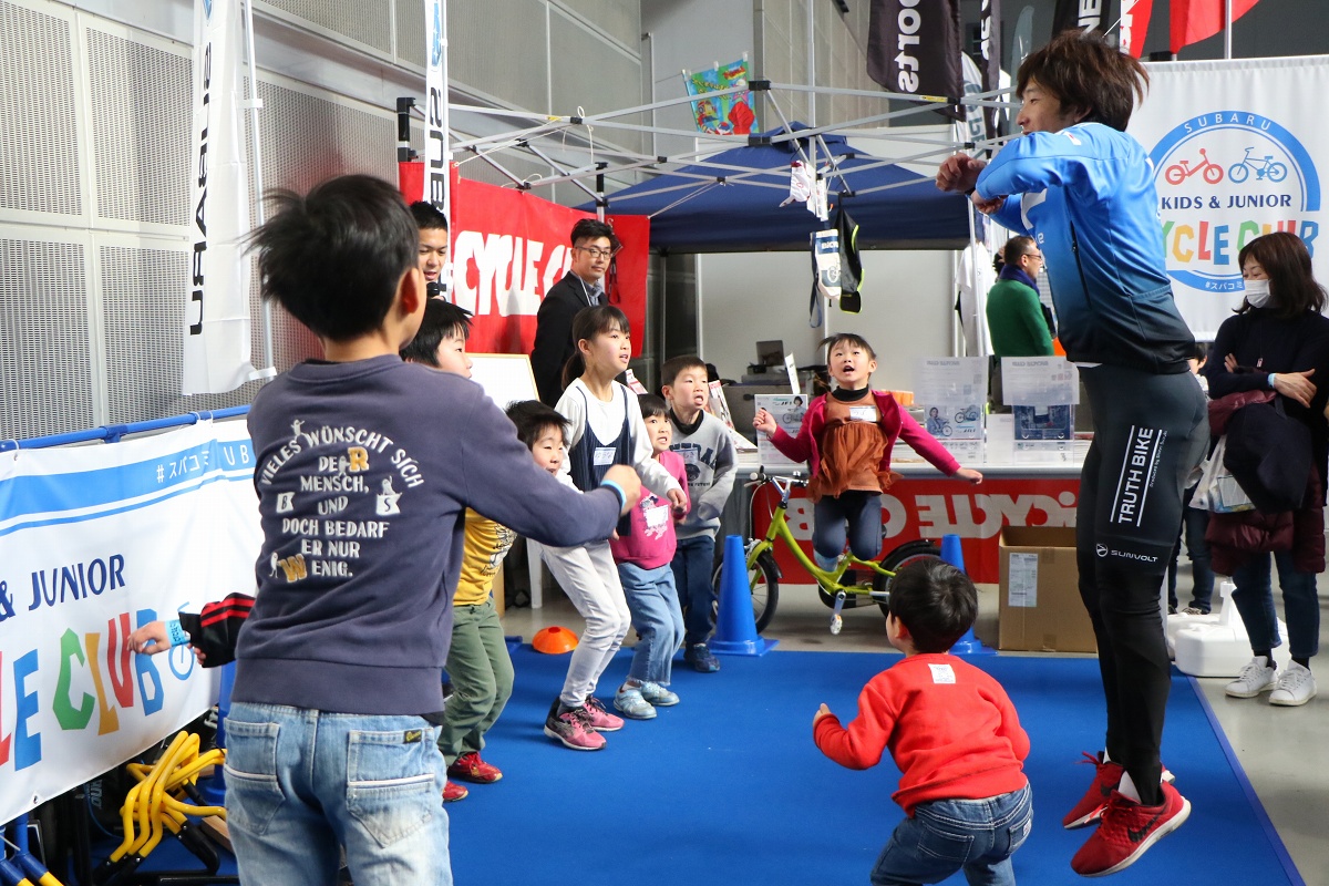 元プロ選手の鈴木真理さんによる子ども体力チャレンジ講座