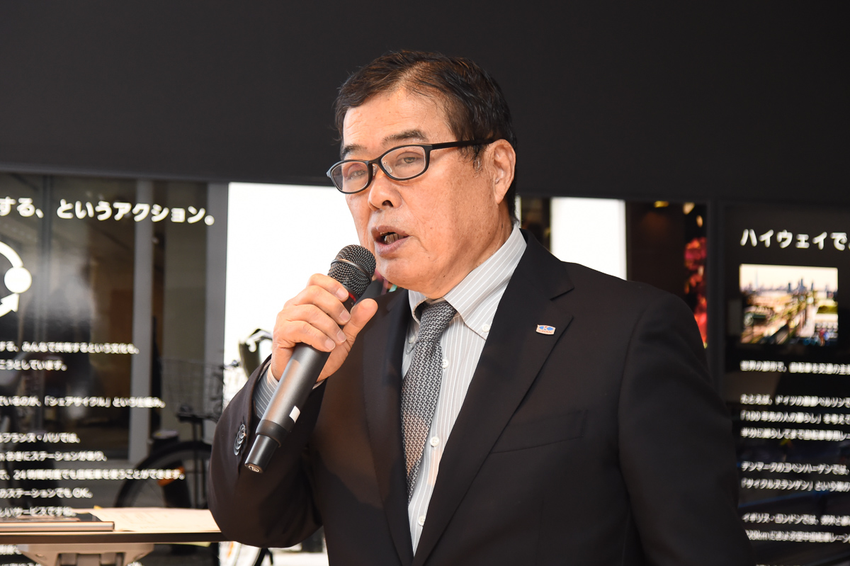 ツール・ド・熊野を主催するスポーツプロデュース熊野の角口理事長が挨拶