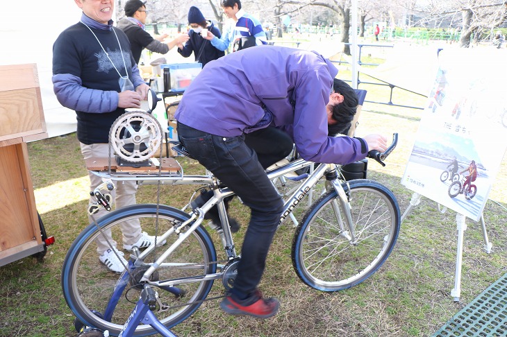 自転車を回してコーヒーミルを回すという企画