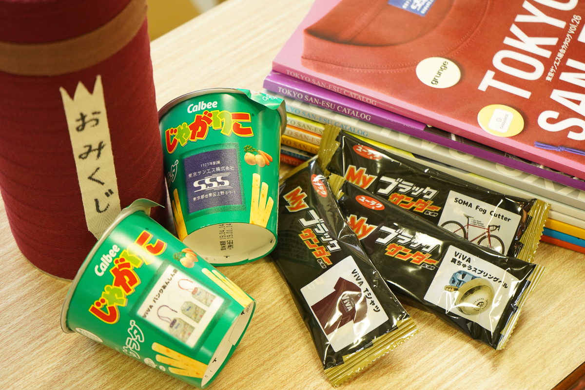 展示会ではサンエス印がプリントされた各種おやつが配布されていた。もしかしたらどこかで手に入れられるかも!?