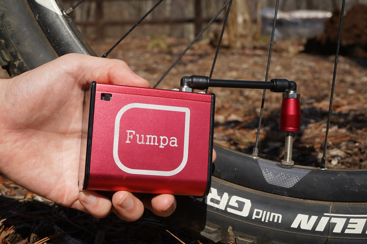 わずか秒で空気充填が完了するコンパクト電動エアポンプ Fumpa Pumps 製品インプレッション Cyclowired