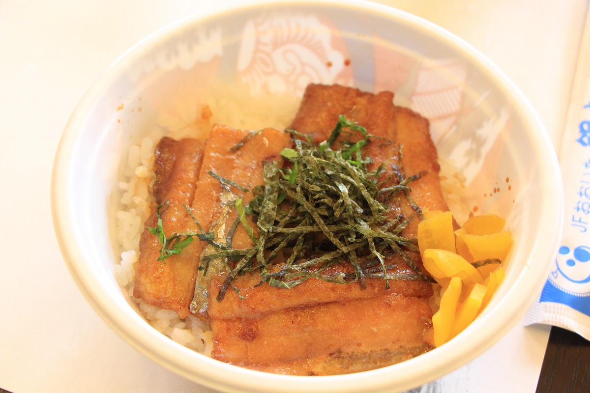 くにさき銀たちを使った太刀魚丼