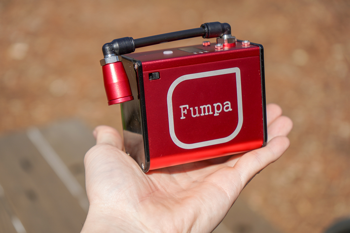 FumpaはMiniと比較すると大きめだが、十分コンパクトなサイズ感だ