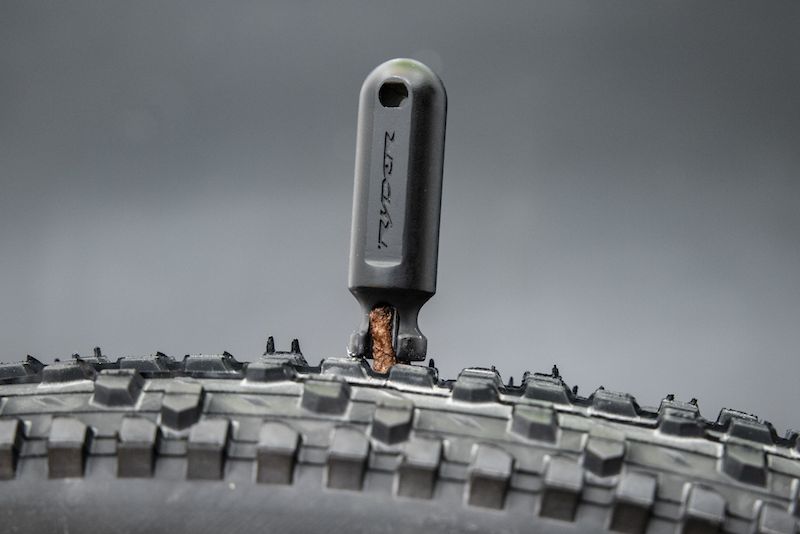 チューブレスタイヤのパンク修理を楽にしてくれる応急処置ツール RYDER Slug Plug - 新製品情報2019 | cyclowired