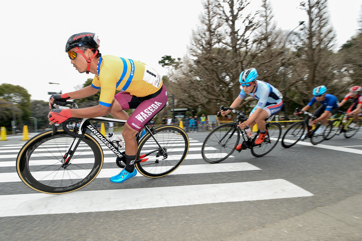 逃げる今村駿介（中央大学）を、孫崎大樹（早稲田大学）を先頭にメイン集団が追走