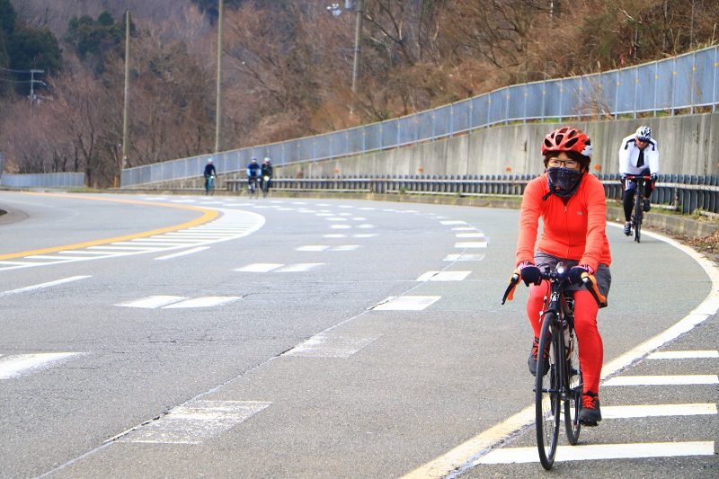 追坂峠へと登っていく