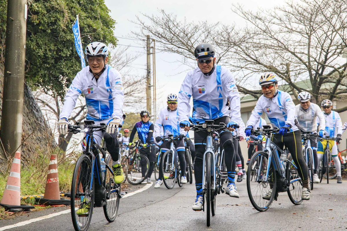 中村時広愛媛県知事を先頭に走り出す