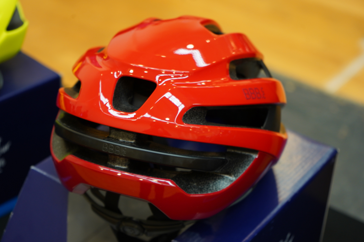 セミエアロ形状のミドルグレードヘルメット BBB Maestro - 新製品情報