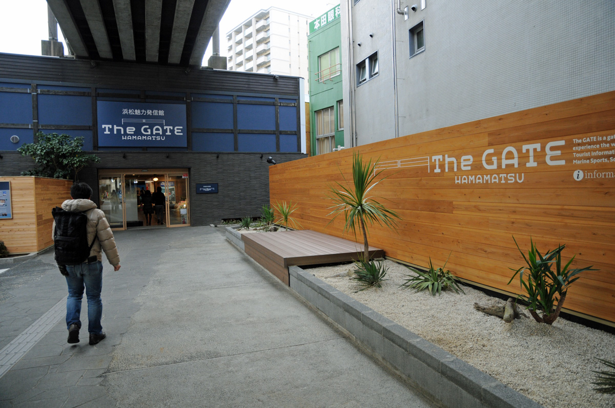 はままつペダルがある遠州鉄道浜松駅高架下の浜松魅力発信館The GATE。JR浜松駅からも近くアクセスも良好だ