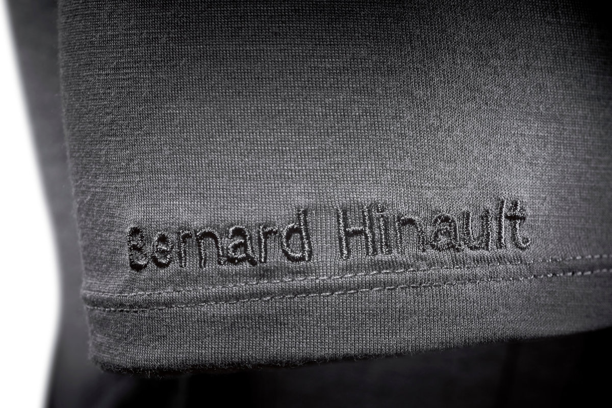 袖に刺繍された”Bernard Hinault”の文字