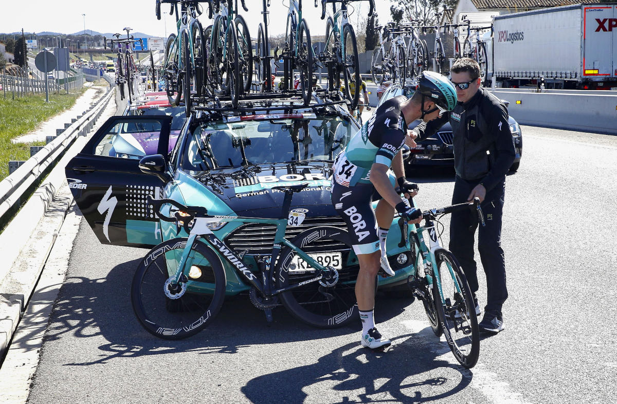 トラブル時にはバイク交換で対応するボーラ・ハンスグローエの選手