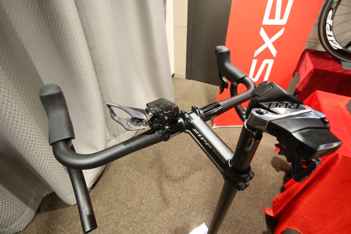 お馴染みの体験什器で新型REDの操作感を試すことができた