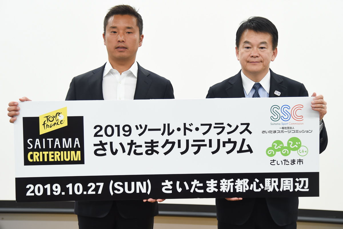 さいたまスポーツコミッションの池田純会長（左）と、清水勇人さいたま市長