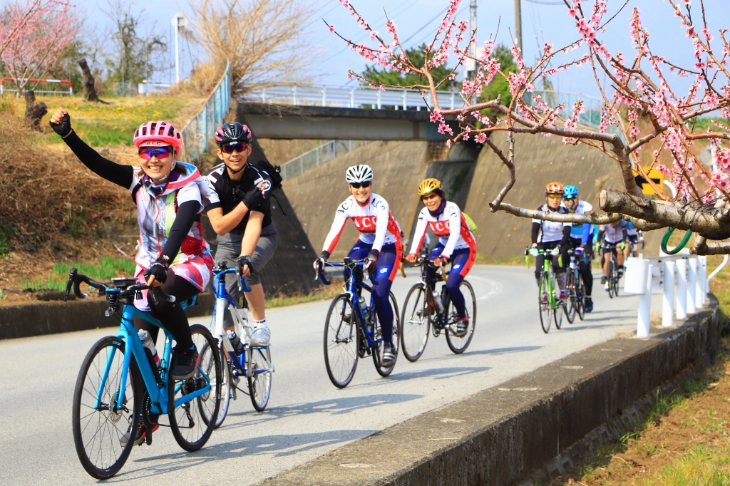 女性ライダーも沢山走っています