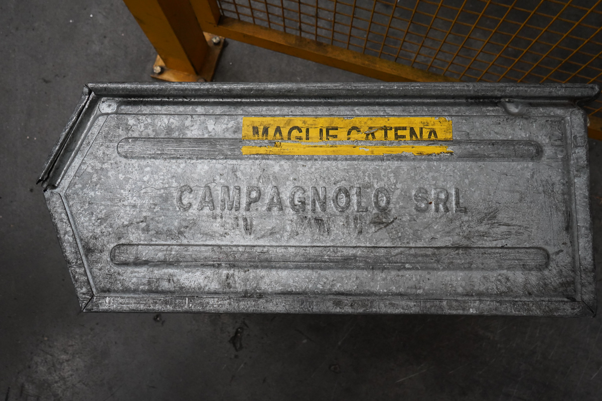 年季の入ったバットにもカンパニョーロの文字が。しかし多くのバットにはこの文字は入れられていない。貴重なものだ