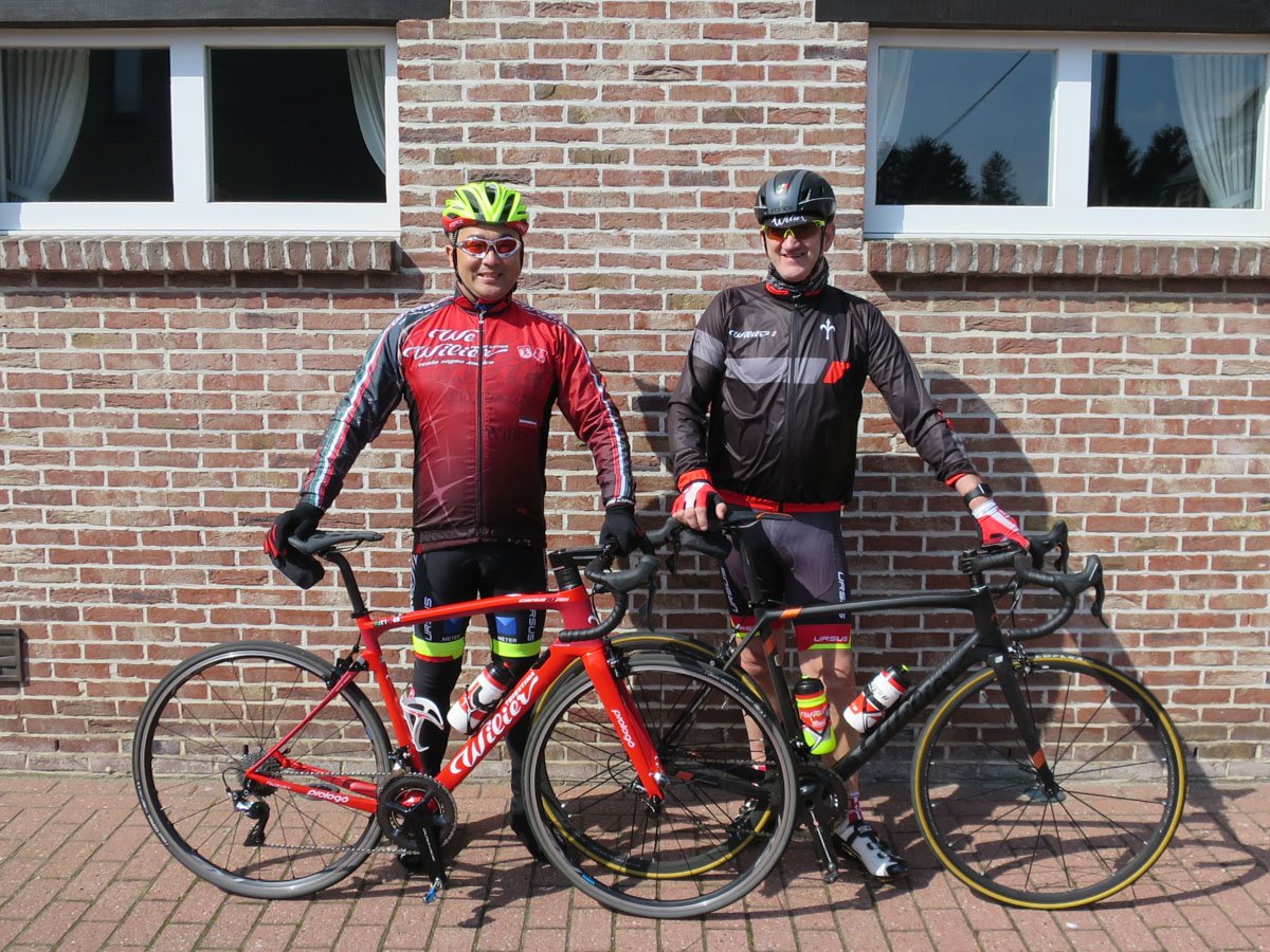 ウィリエールのベルギーのディストリビューター、Elroスポーツのレミー社長と。いつも2人でつるんでいます!