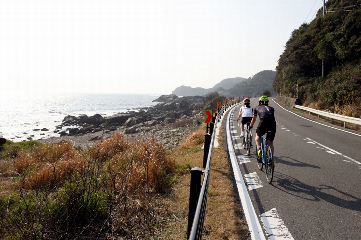 城崎温泉から天橋立までの美しい海岸線を巡る（写真はイメージ）