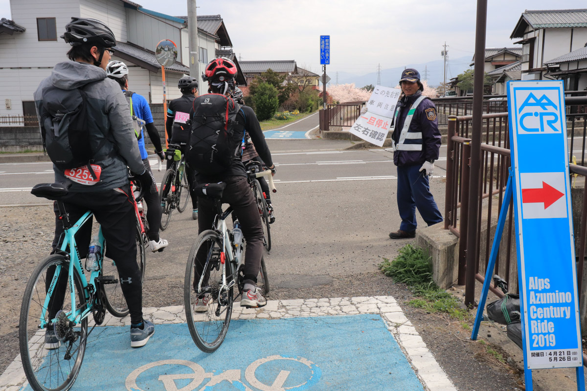 右折ポイントは必ず一時停止して安全を確認してから