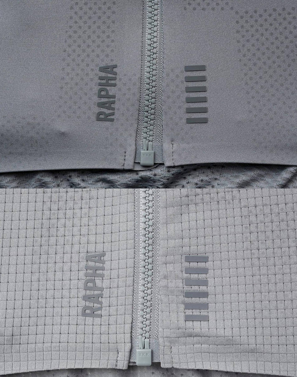 フロントパネルの素材の違い　（上）MIDWEIGHT JERSEY、（下）FLYWEIGHT JERSEY