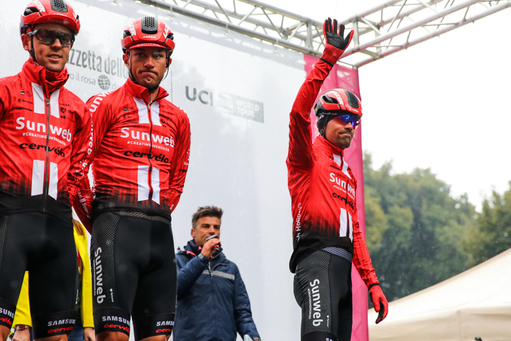出走サインを済ませたトム・デュムラン(オランダ、サンウェブ)