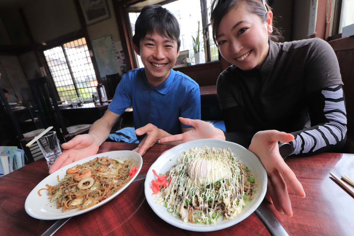 ボリュームたっぷりの焼きそばが出てきました