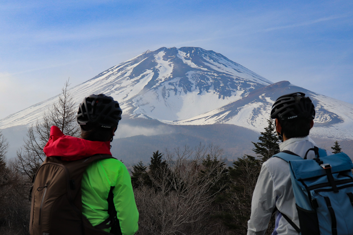 2合目の水ヶ塚公園から眺める富士山　山梨側とは違ったシルエットで一周しているのだなという実感が起きる