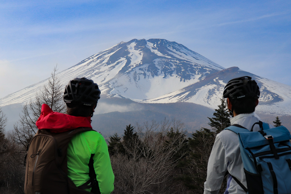 2合目の水ヶ塚公園から眺める富士山 山梨側とは違ったシルエットで一周しているのだなという実感が起きる