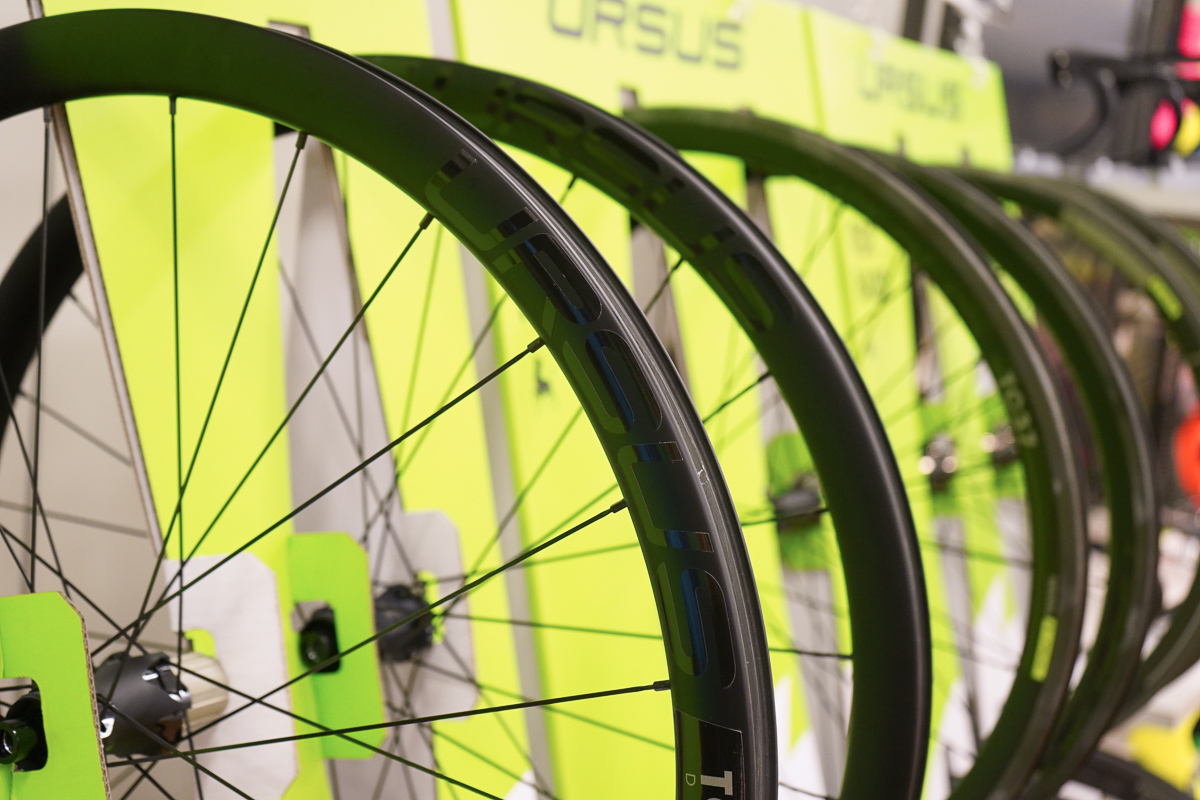 今回の展示会よりミズタニ自転車はウルサスのカーボンホイールの取扱を開始した