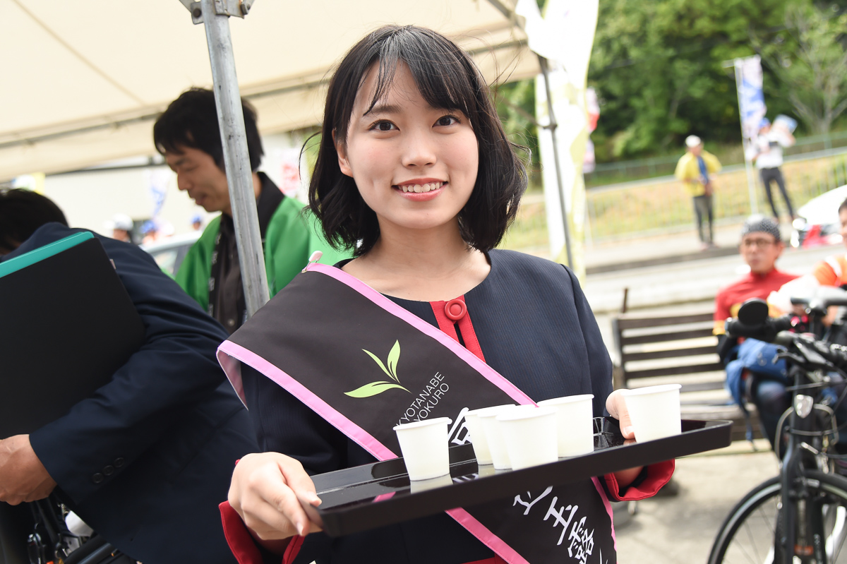 お茶の「玉露」の産地でもある京田辺市。玉露レディがお茶を振る舞う