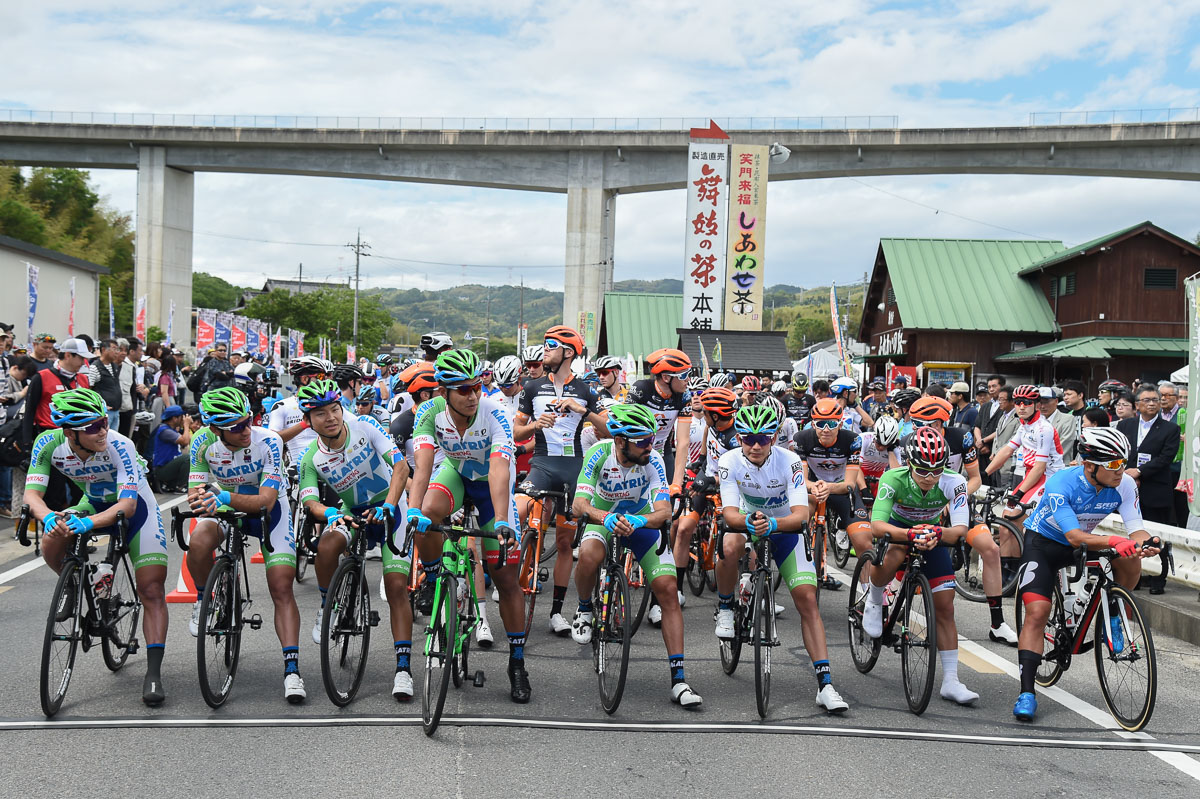 京都ステージ・ホームチームのマトリックスパワータグがスタートライン前列に揃う