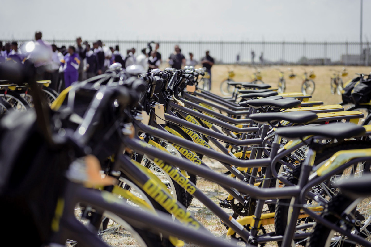自転車の寄付で南アフリカの貧困地域を支援しているクベカ基金