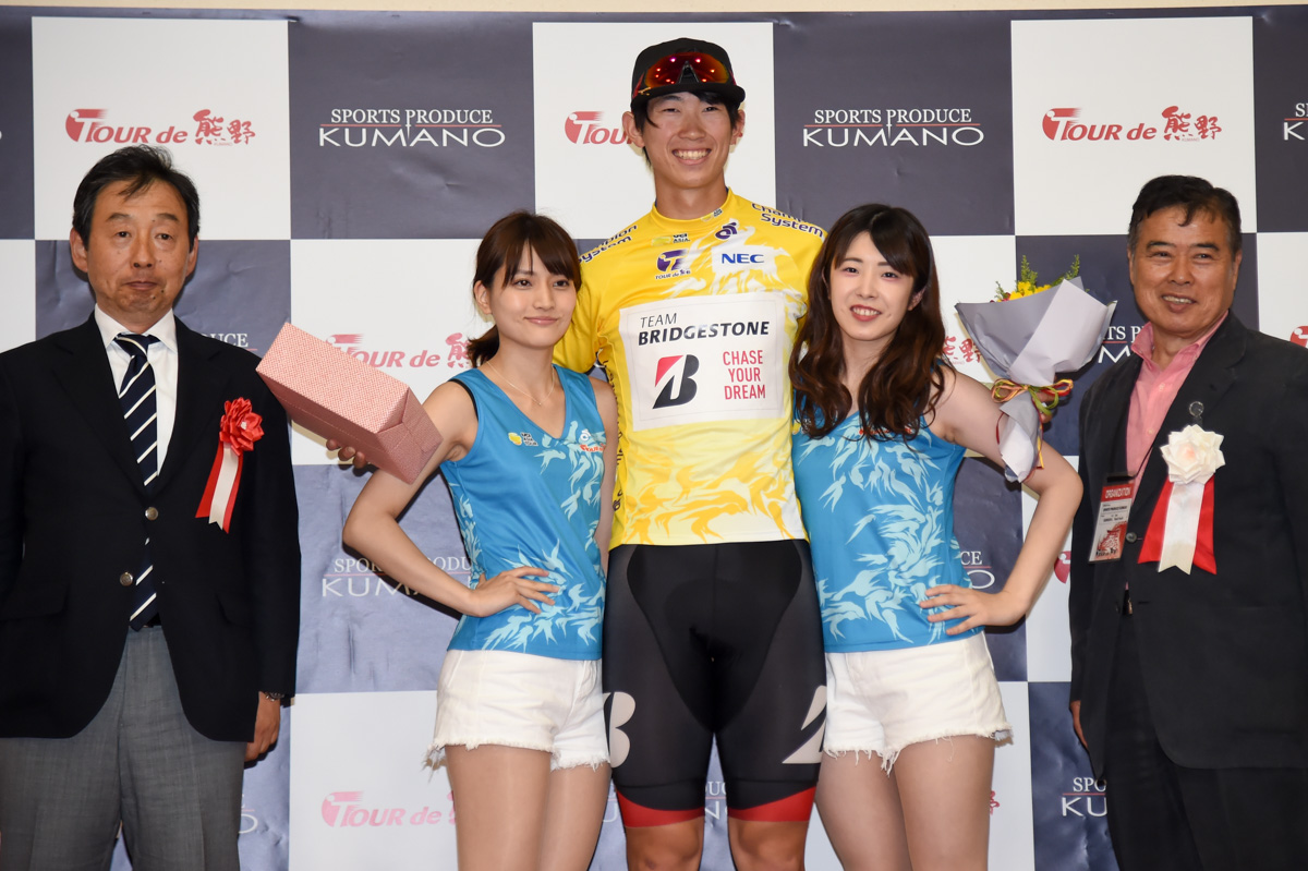 リーダージャージを着るのは初めてという沢田桂太郎(チームブリヂストンサイクリング)