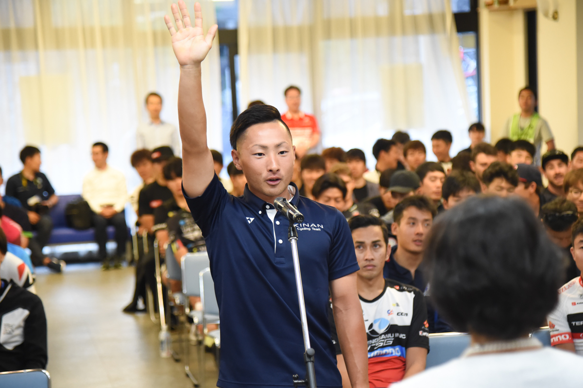 選手宣誓は山本大喜(キナンサイクリングチーム)