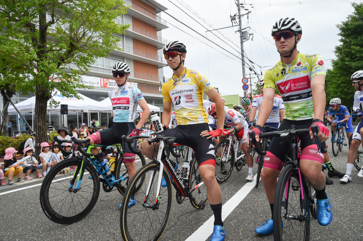 新宮市役所前に揃った3賞ジャージ