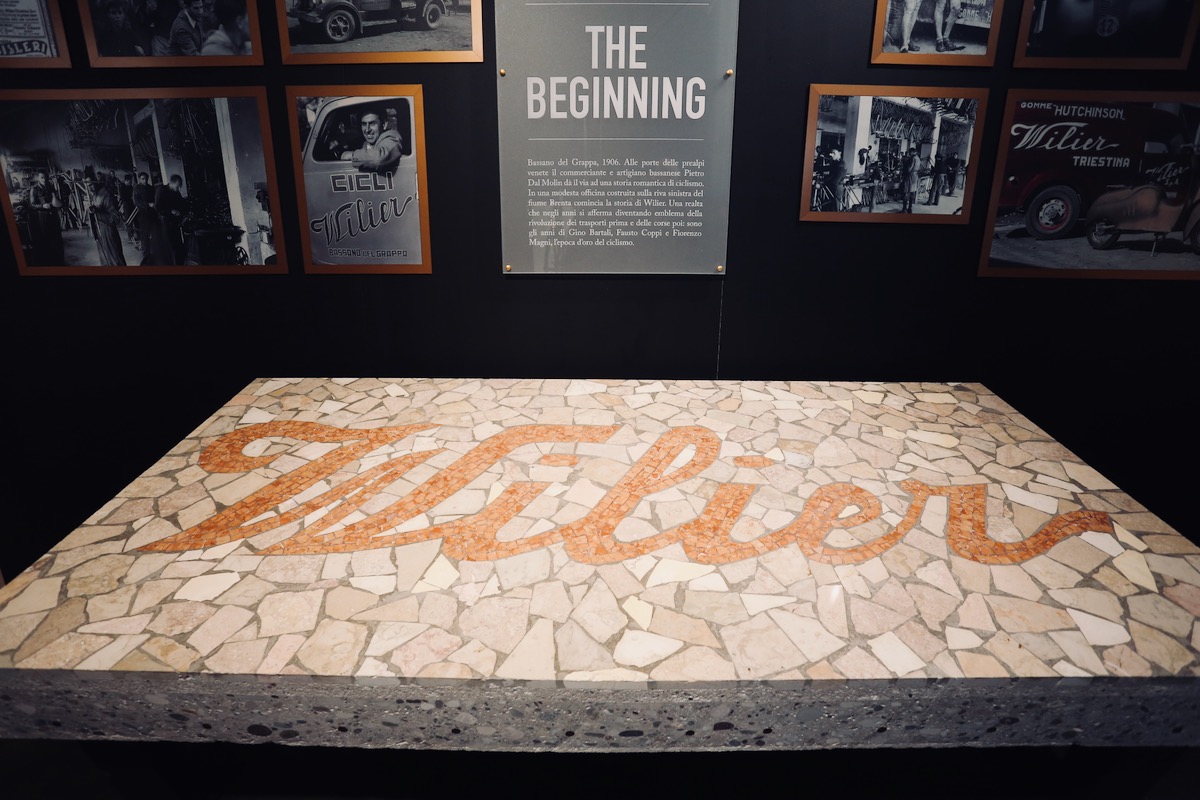 ミュージアムに展示されているバッサーノ時代の旧社屋から運び出したという床板。ここからウィリエールの歴史が始まった