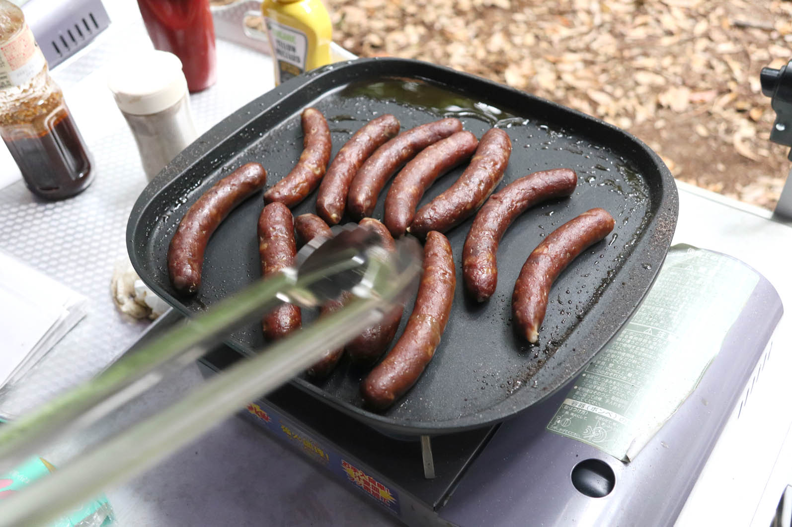 鹿肉ソーセージが焼ける