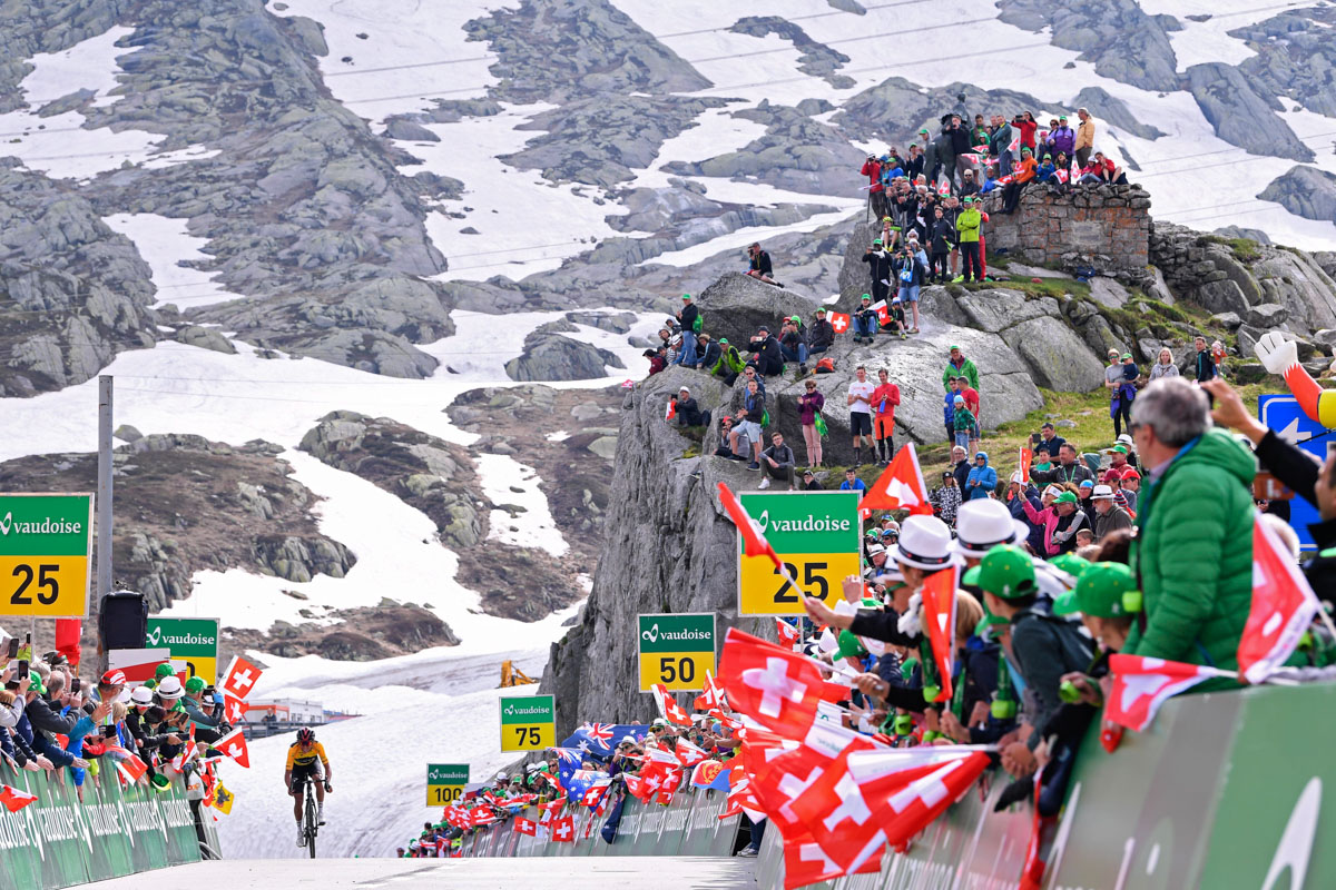 ツール・ド・スイス2019第7ステージのゴールへと独走するエガン・ベルナル。このような光景が「デジタル・スイス5」でも見られるか